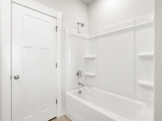 full bathroom with washtub / shower combination