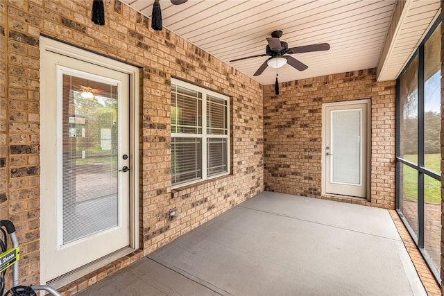 unfurnished sunroom featuring a healthy amount of sunlight and ceiling fan