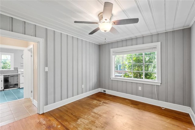 unfurnished room featuring light wood-style flooring, ceiling fan, baseboards, and visible vents