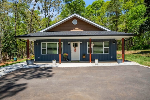 view of front of home with covered porch