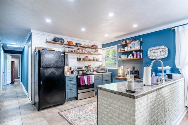 kitchen with freestanding refrigerator, a peninsula, stainless steel electric range oven, open shelves, and recessed lighting