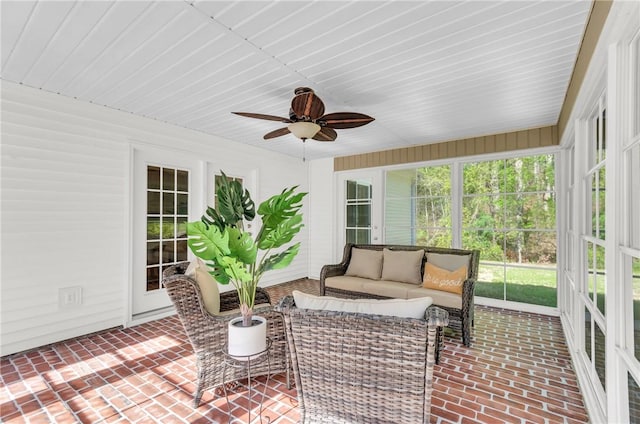 sunroom / solarium with outdoor lounge area and ceiling fan