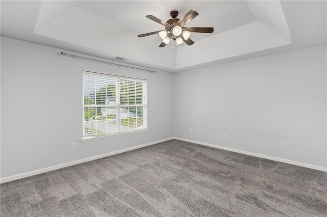 101 Pin Oak Ct, Easley, SC 29642 - spare room with visible vents, baseboards, ceiling fan, a tray ceiling, and carpet flooring