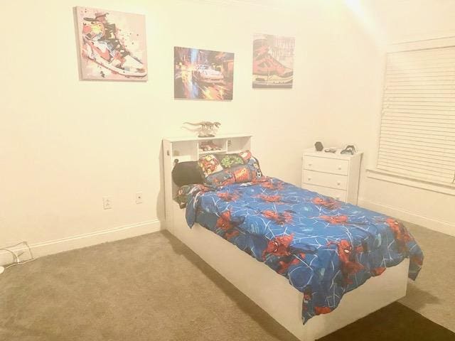bedroom featuring baseboards and carpet floors