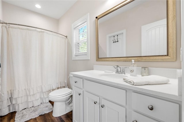full bathroom featuring a shower with curtain, toilet, recessed lighting, wood finished floors, and vanity