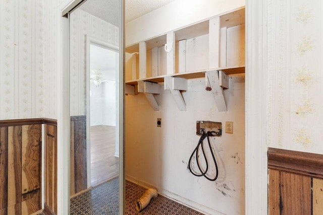 221 Lakeview Dr, Liberty, SC 29657 - laundry room featuring a textured ceiling, wallpapered walls, hookup for an electric dryer, laundry area, and washer hookup