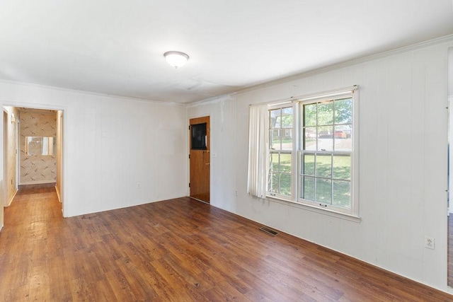 221 Lakeview Dr, Liberty, SC 29657 - unfurnished room featuring wood finished floors, visible vents, and ornamental molding
