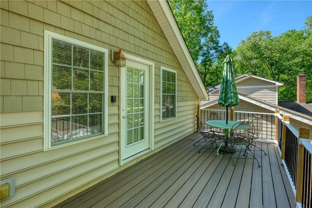 deck with outdoor dining space