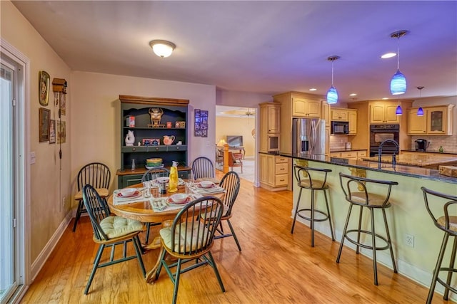 dining area featuring a ceiling fan, baseboards, recessed lighting, and light wood-style floors