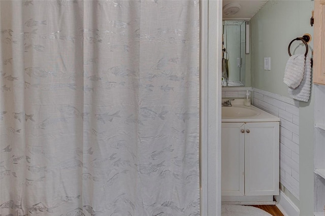 full bath with a shower with shower curtain and vanity