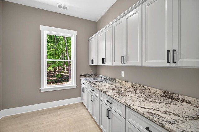 washroom featuring visible vents, light wood-type flooring, and baseboards