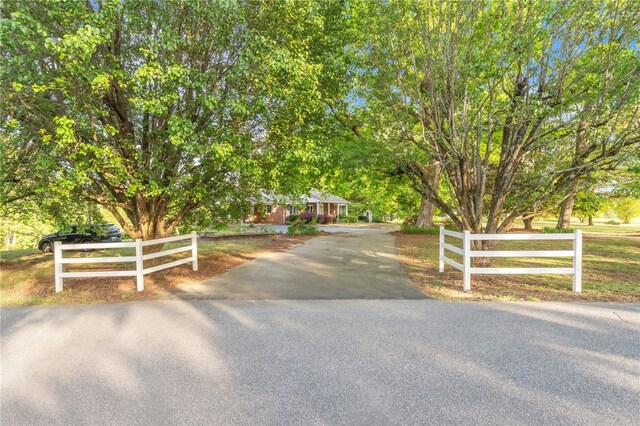 490 Hickory Nut Rd, Inman, SC 29349
