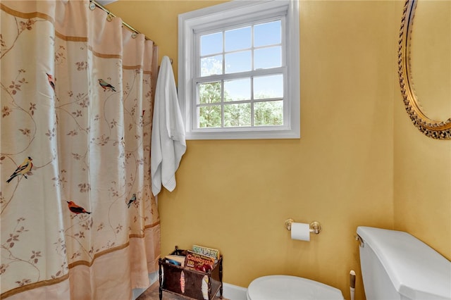 bathroom featuring toilet and a shower with curtain