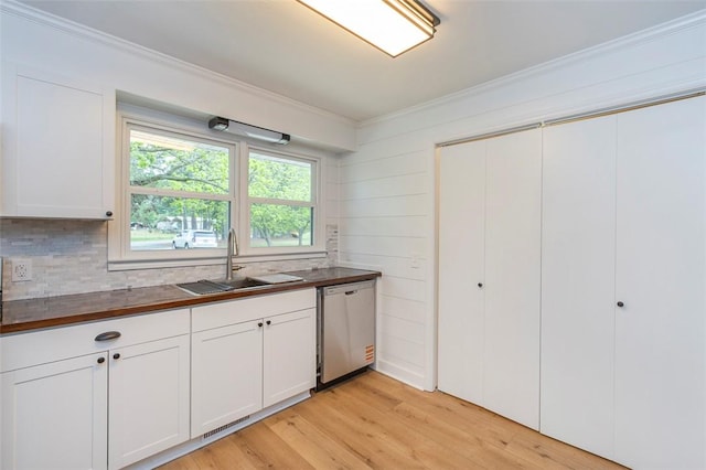 4082 Old Portman Rd, Anderson, SC 29626 - kitchen with decorative backsplash, light wood-style floors, ornamental molding, dishwasher, and a sink