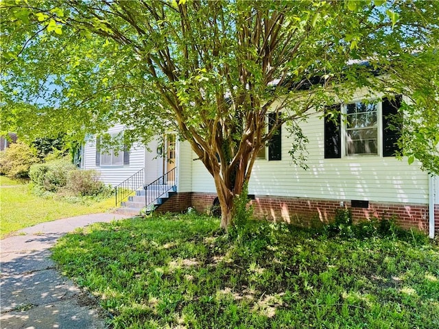 view of home's exterior with entry steps and crawl space