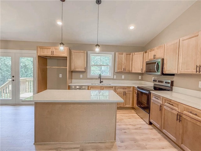 320 Code Cir, Seneca, SC 29678 - kitchen featuring appliances with stainless steel finishes, light brown cabinets, a sink, lofted ceiling, and light wood-type flooring