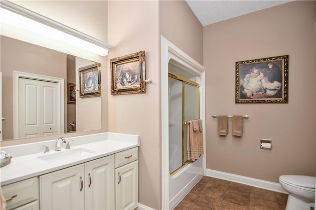 515 Beacon Shores Dr, Seneca, SC 29672 - full bath featuring vanity, toilet, baseboards, and enclosed tub / shower combo