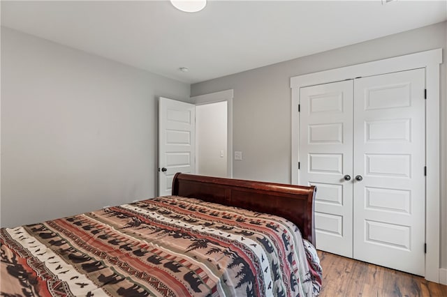 604 Robin Hood Ln, Anderson, SC 29621 - bedroom with a closet and wood finished floors