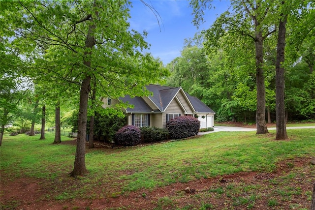 712 Sunny Shore Ln, Anderson, SC 29621 - view of front of home featuring a garage, driveway, and a front lawn