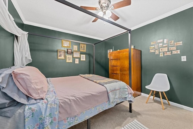bedroom featuring carpet floors, baseboards, ornamental molding, and ceiling fan
