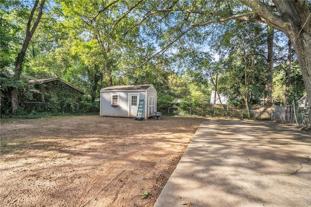 322 Whitehall Rd, Anderson, SC 29625 - view of yard featuring an outdoor structure, fence, and a storage shed