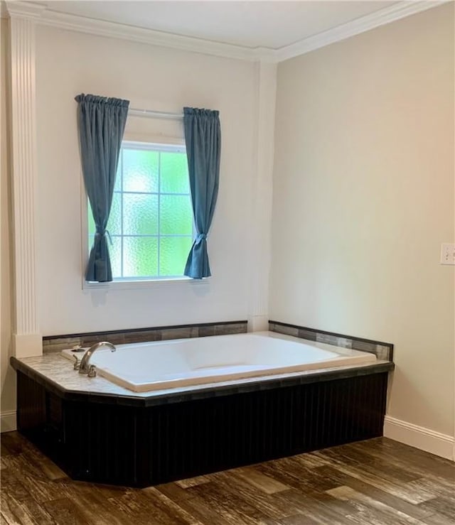 204 Rock Creek Rd, Anderson, SC 29625 - full bath featuring wood finished floors, a garden tub, baseboards, and ornamental molding