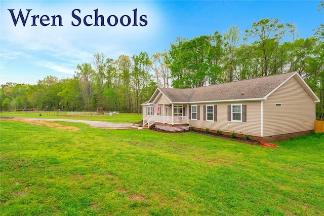 ranch-style house featuring covered porch, crawl space, and a front lawn