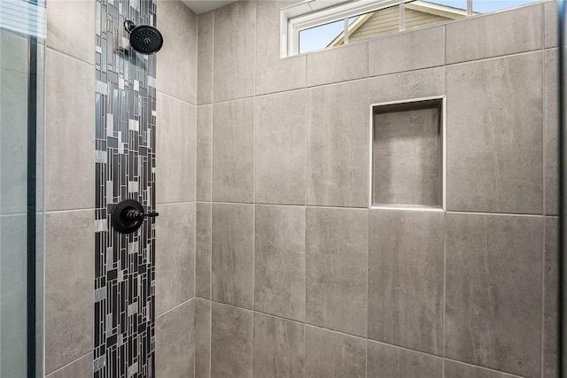 details featuring tiled shower