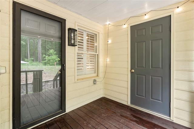 doorway to property featuring covered porch