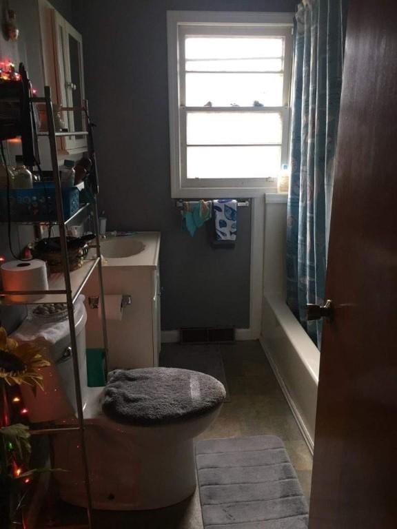 bathroom featuring vanity and shower / tub combo