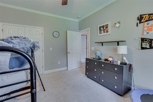 bedroom with ornamental molding, light carpet, baseboards, and ceiling fan