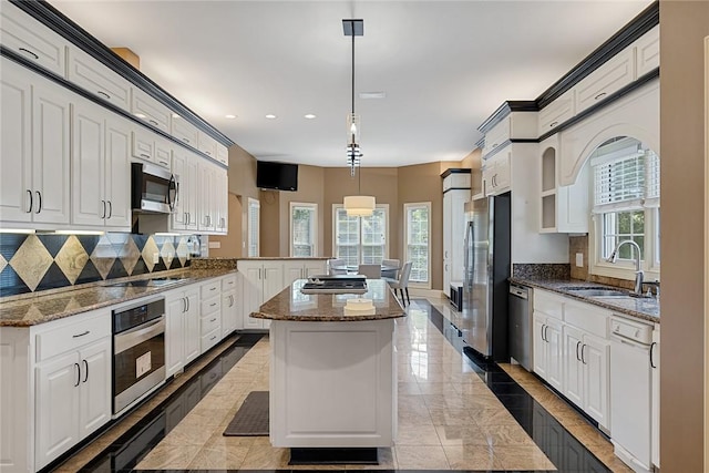 107 Amanda Dr, Anderson, SC 29621 - kitchen featuring a sink, a peninsula, tasteful backsplash, a kitchen island, and appliances with stainless steel finishes