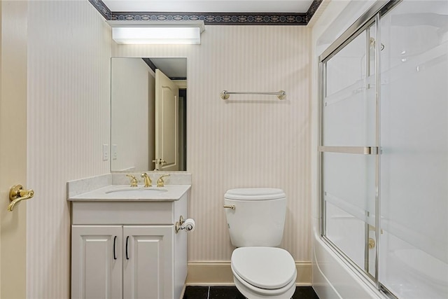 107 Amanda Dr, Anderson, SC 29621 - full bath with toilet, baseboards, vanity, and wallpapered walls