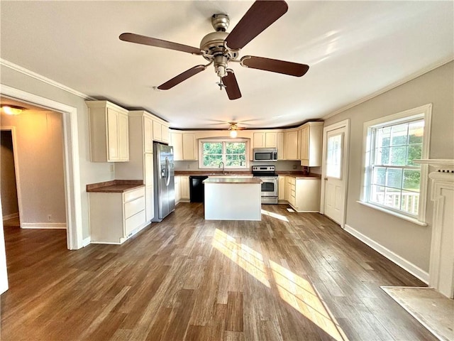 5192 Davis Cir, Anderson, SC 29625 - kitchen with stainless steel appliances, a sink, dark wood-style floors, crown molding, and a center island