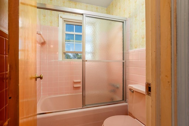 102 Norman St, Liberty, SC 29657 - full bath featuring combined bath / shower with glass door, toilet, and wallpapered walls