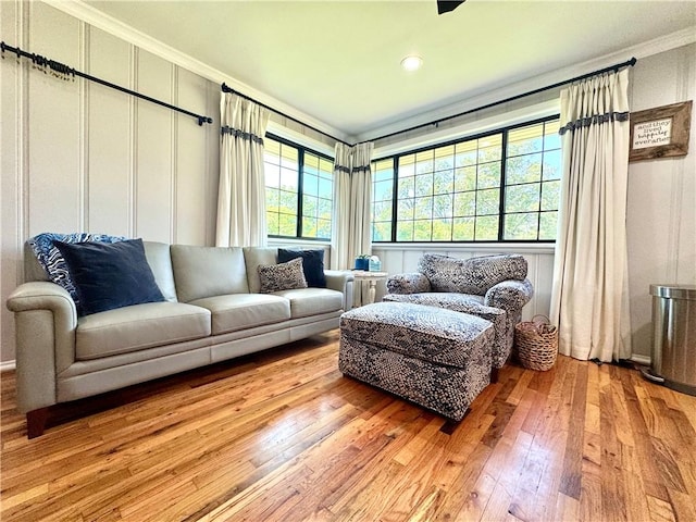 living area featuring crown molding, light wood-style floors, and recessed lighting