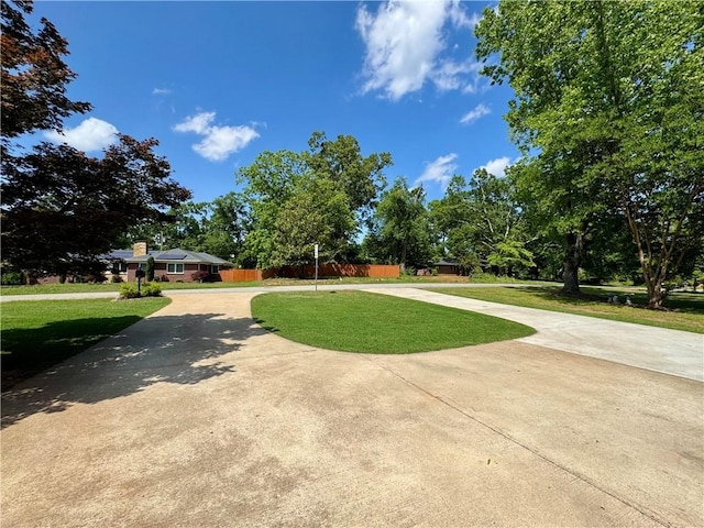 view of property's community featuring curved driveway