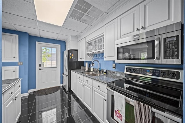 224 Sheffield Rd, Greer, SC 29651 - kitchen featuring stainless steel appliances, a sink, white cabinets, baseboards, and a drop ceiling