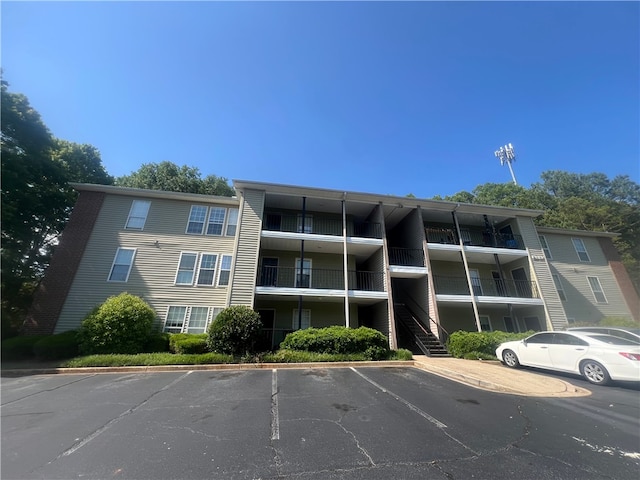 view of apartment building / complex with uncovered parking