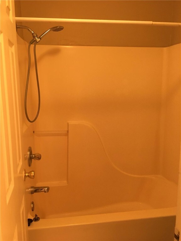 bathroom with bathtub / shower combination