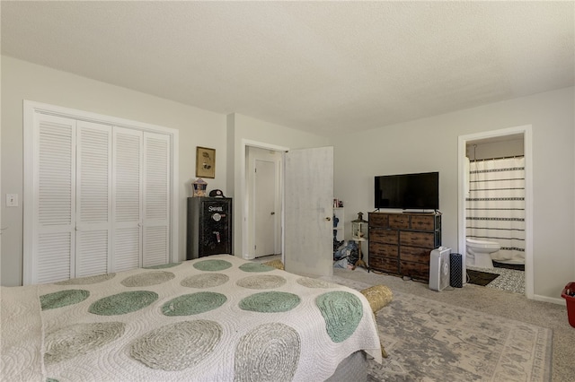 203 Greenmeadow Cir, Anderson, SC 29626 - bedroom featuring carpet, a closet, and ensuite bath