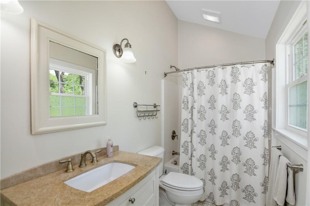224 Edgewood Dr, Seneca, SC 29678 - bathroom featuring lofted ceiling, vanity, and shower / tub combo