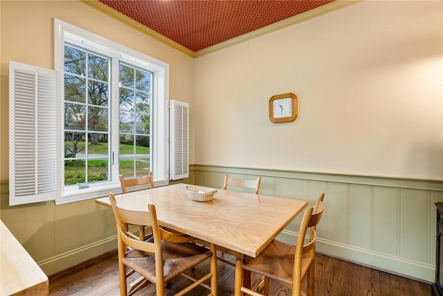 401 Berkshire Hl, Anderson, SC 29621 - dining area featuring crown molding, wood finished floors, and wainscoting