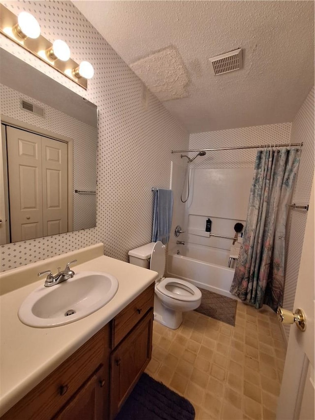 407 Northlake Dr, Anderson, SC 29625 - bathroom with shower / bath combo, toilet, vanity, a textured ceiling, and wallpapered walls