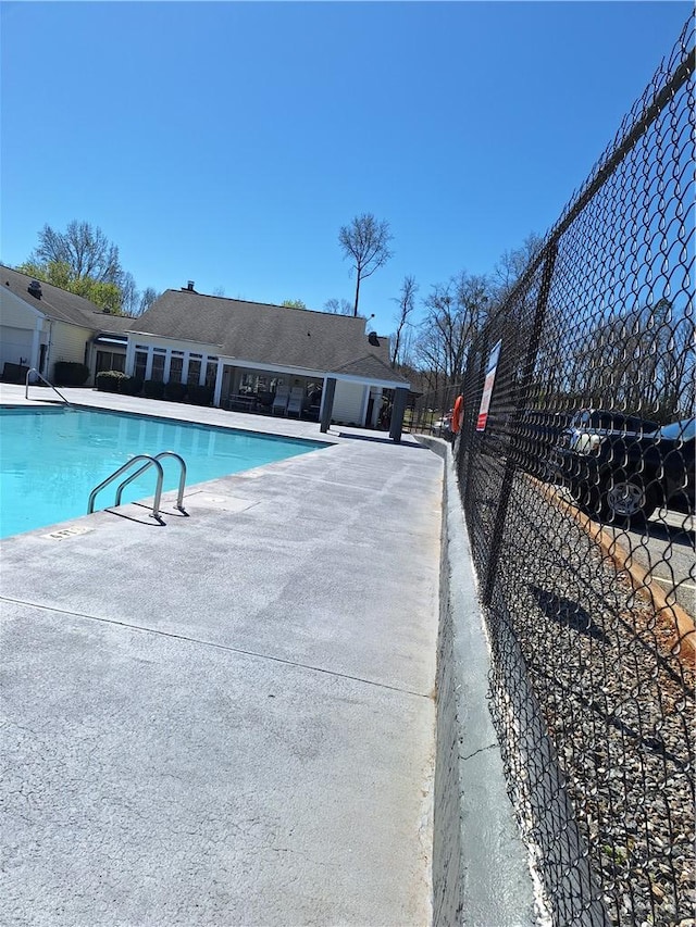 407 Northlake Dr, Anderson, SC 29625 - community pool with fence and a patio area