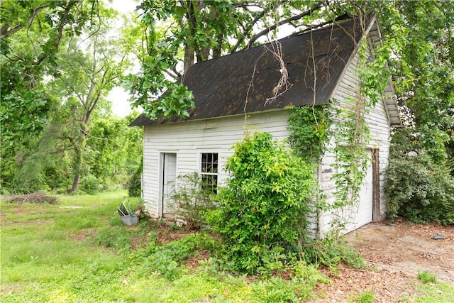 view of side of home with an outdoor structure