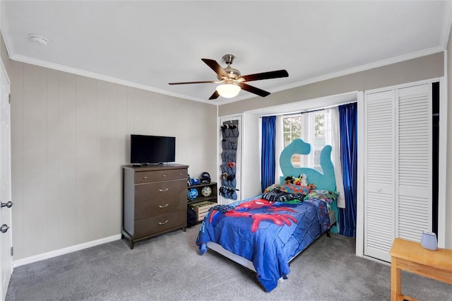 carpeted bedroom featuring ornamental molding, a ceiling fan, and baseboards