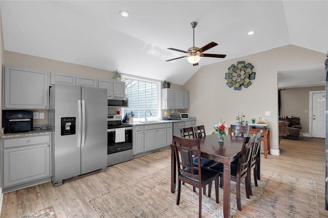 dining space featuring light wood-style floors, ceiling fan, lofted ceiling, recessed lighting, and baseboards