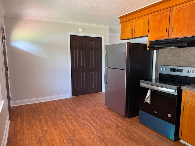 105 Sugar Pine Rd, Anderson, SC 29626 - kitchen with under cabinet range hood, electric range oven, freestanding refrigerator, brown cabinets, and crown molding