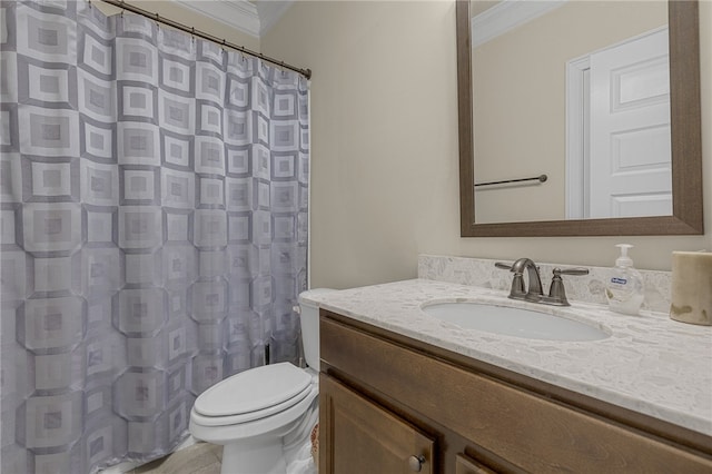 103 James Lake Way, Easley, SC 29642 - full bath featuring crown molding, toilet, vanity, and curtained shower